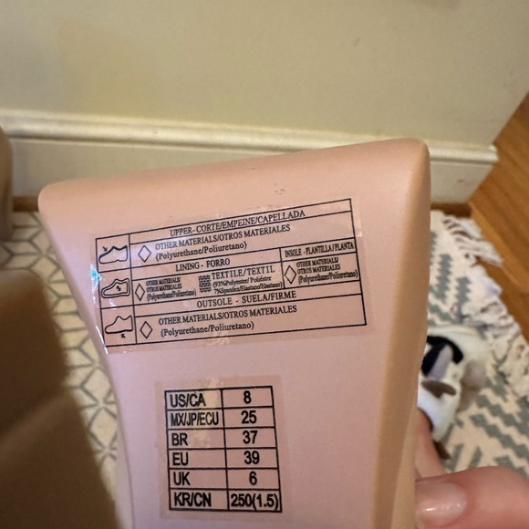 Forever 21 platforms! - Picture 3 of 6